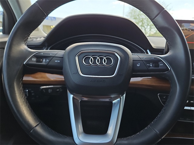 Vehicle image 21 of 25
