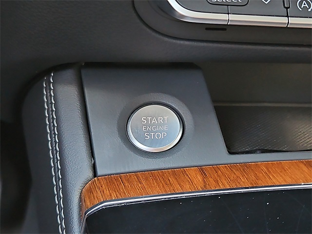 Vehicle image 24 of 25