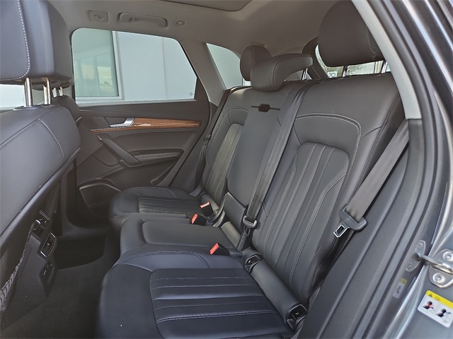 Vehicle image 12 of 25