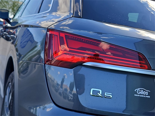 Vehicle image 10 of 25