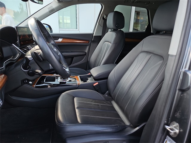 Vehicle image 15 of 25