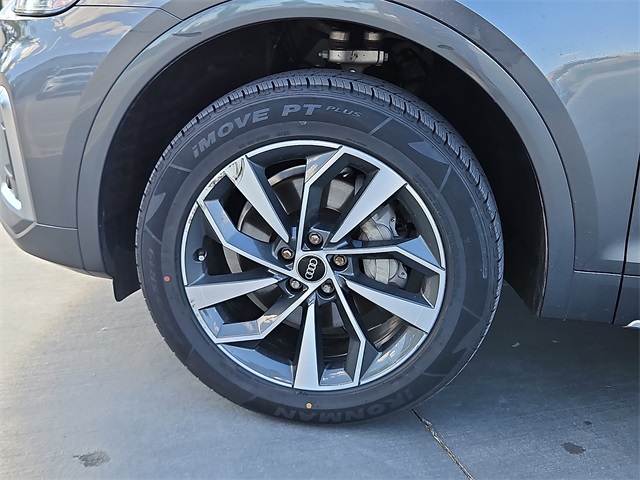 Vehicle image 9 of 25