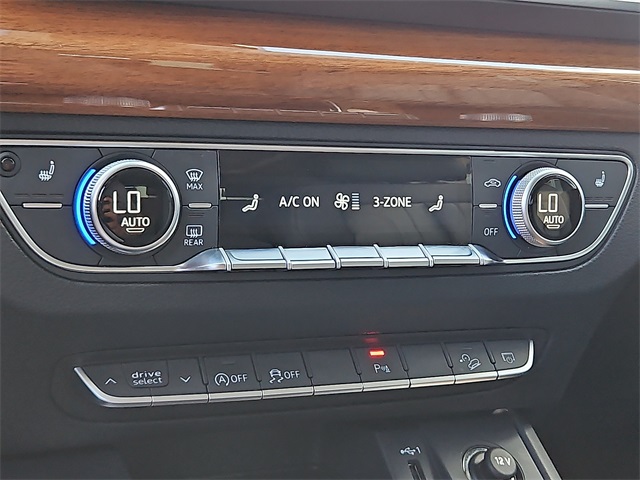 Vehicle image 23 of 25