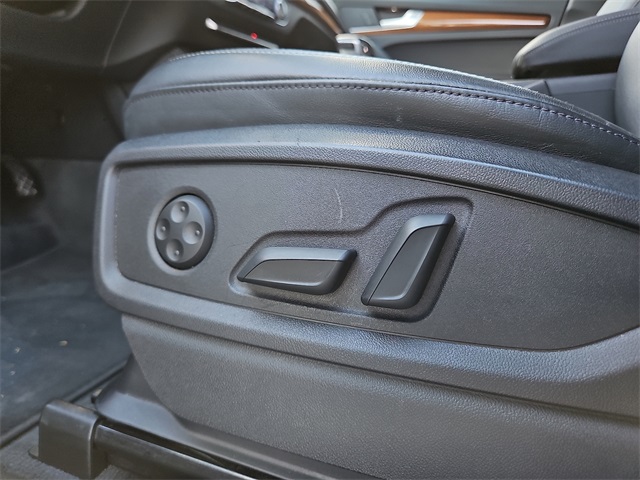 Vehicle image 16 of 25