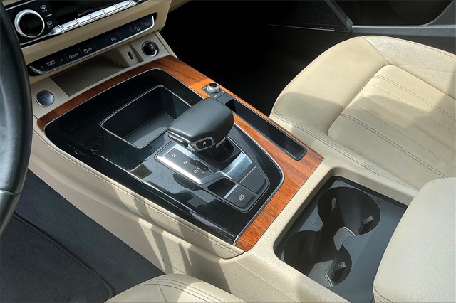 Vehicle image 15 of 34