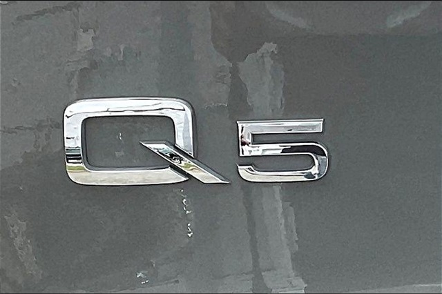 Vehicle image 10 of 34