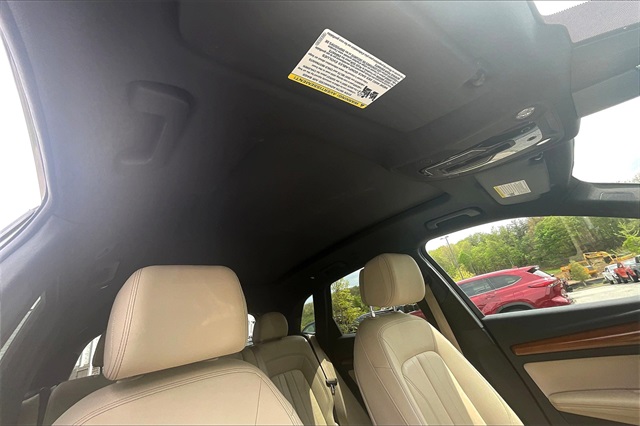 Vehicle image 22 of 34