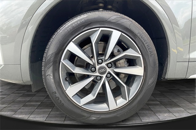 Vehicle image 11 of 34