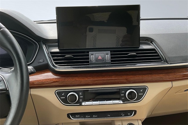 Vehicle image 8 of 34