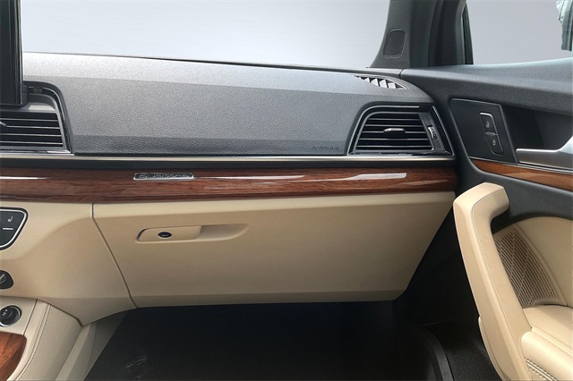 Vehicle image 17 of 34