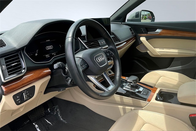 Vehicle image 14 of 34