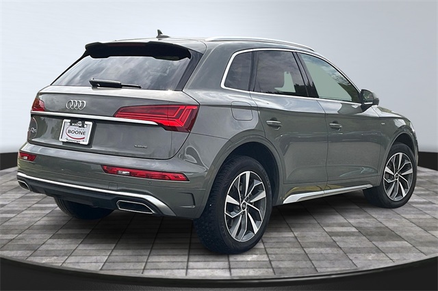 Vehicle image 4 of 34