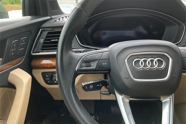 Vehicle image 18 of 34