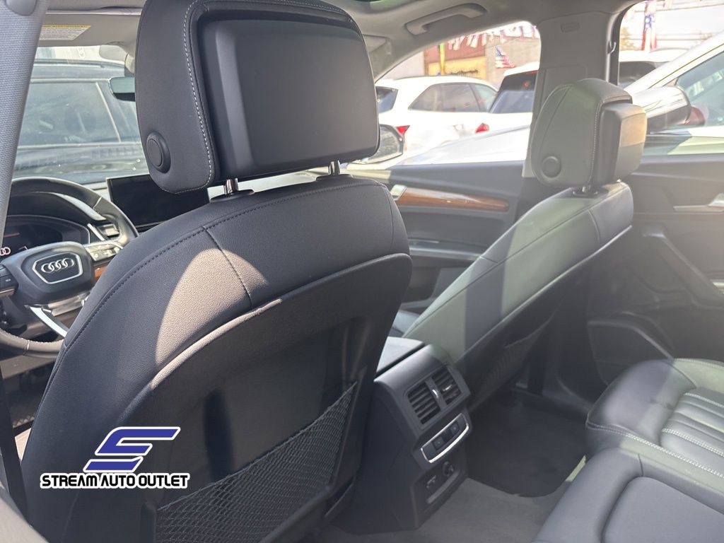 Vehicle image 20 of 34