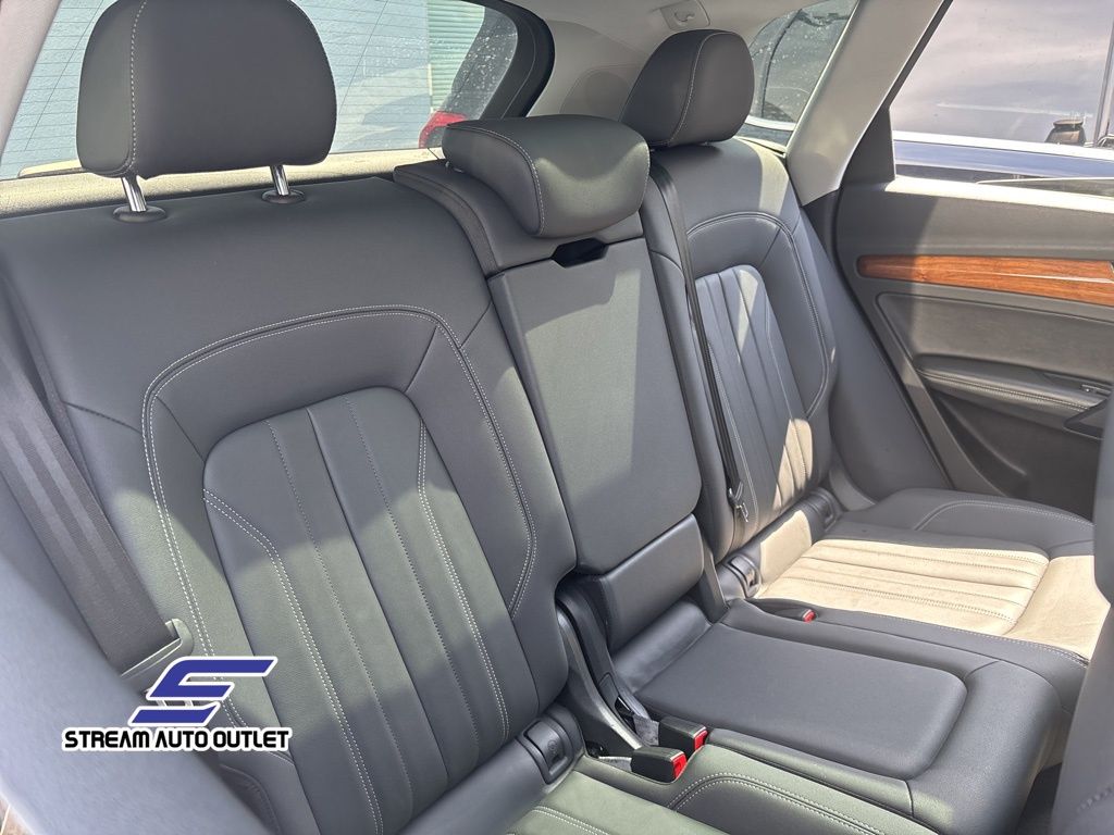 Vehicle image 12 of 34