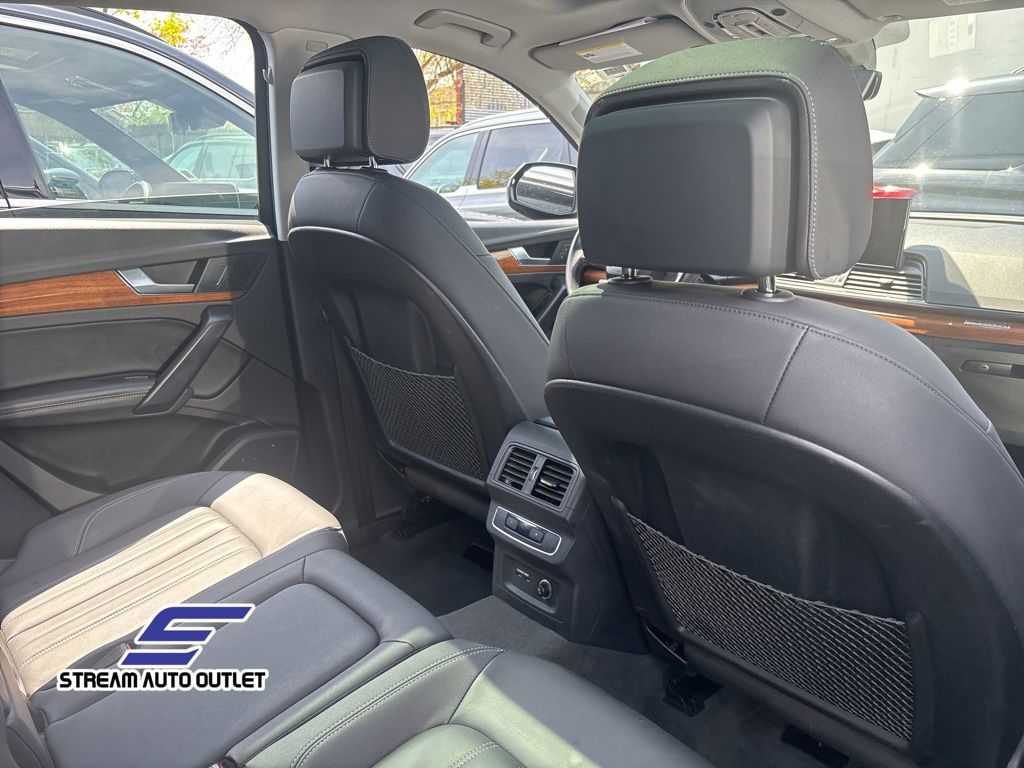 Vehicle image 13 of 34