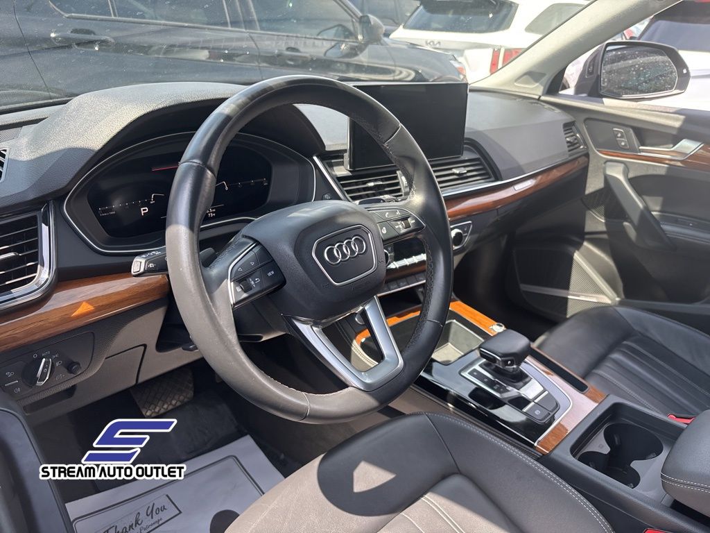 Vehicle image 22 of 34