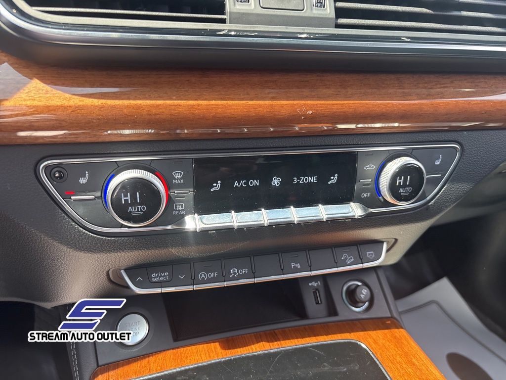 Vehicle image 31 of 34