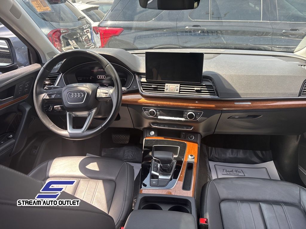 Vehicle image 17 of 34