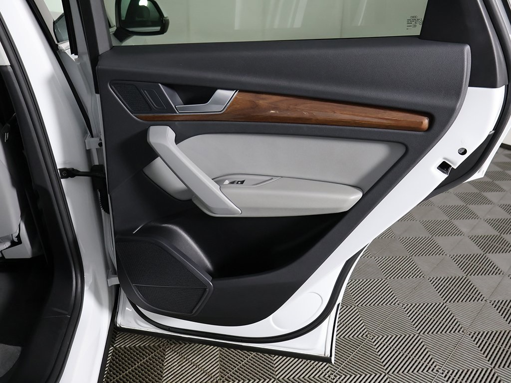 Vehicle image 26 of 59