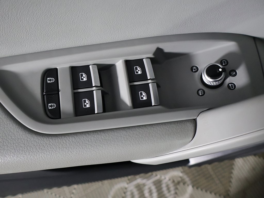 Vehicle image 35 of 59