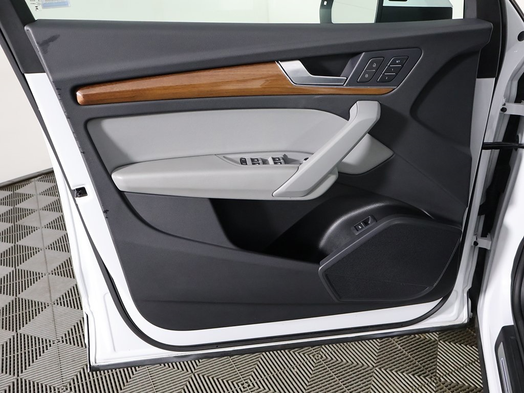 Vehicle image 23 of 59