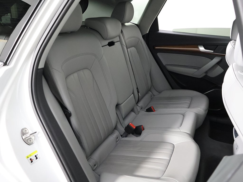 Vehicle image 32 of 59