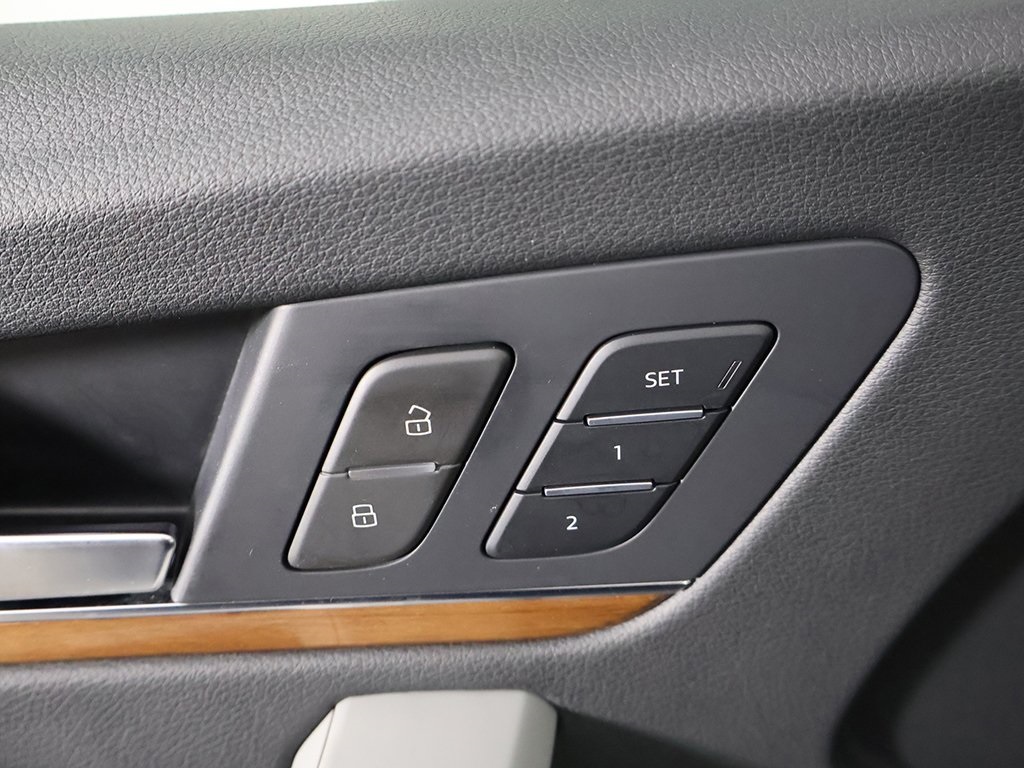 Vehicle image 36 of 59