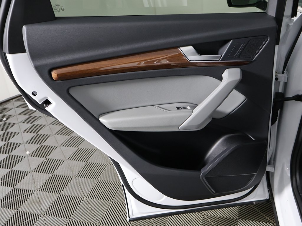 Vehicle image 25 of 59