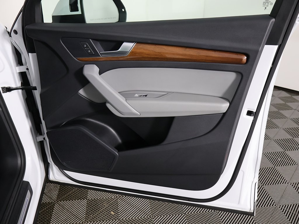 Vehicle image 24 of 59