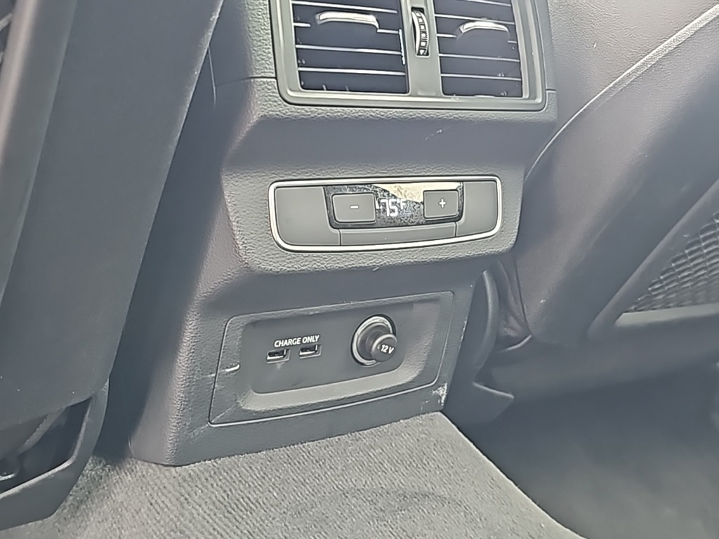 Vehicle image 25 of 36