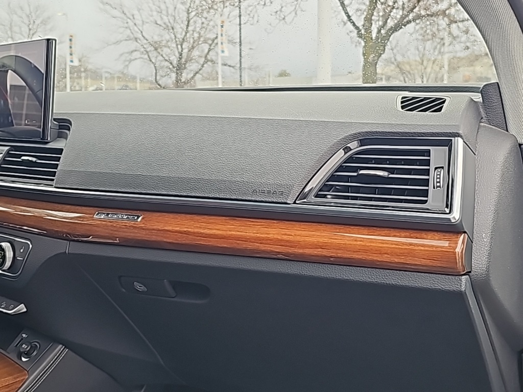 Vehicle image 28 of 36