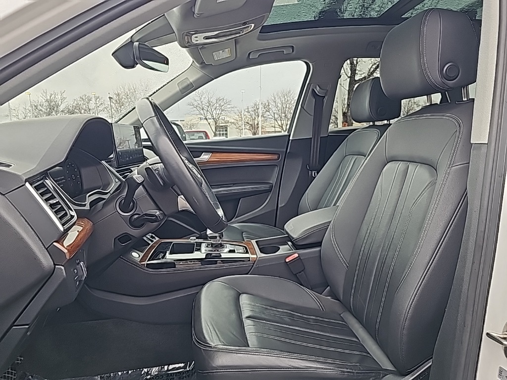 Vehicle image 10 of 36
