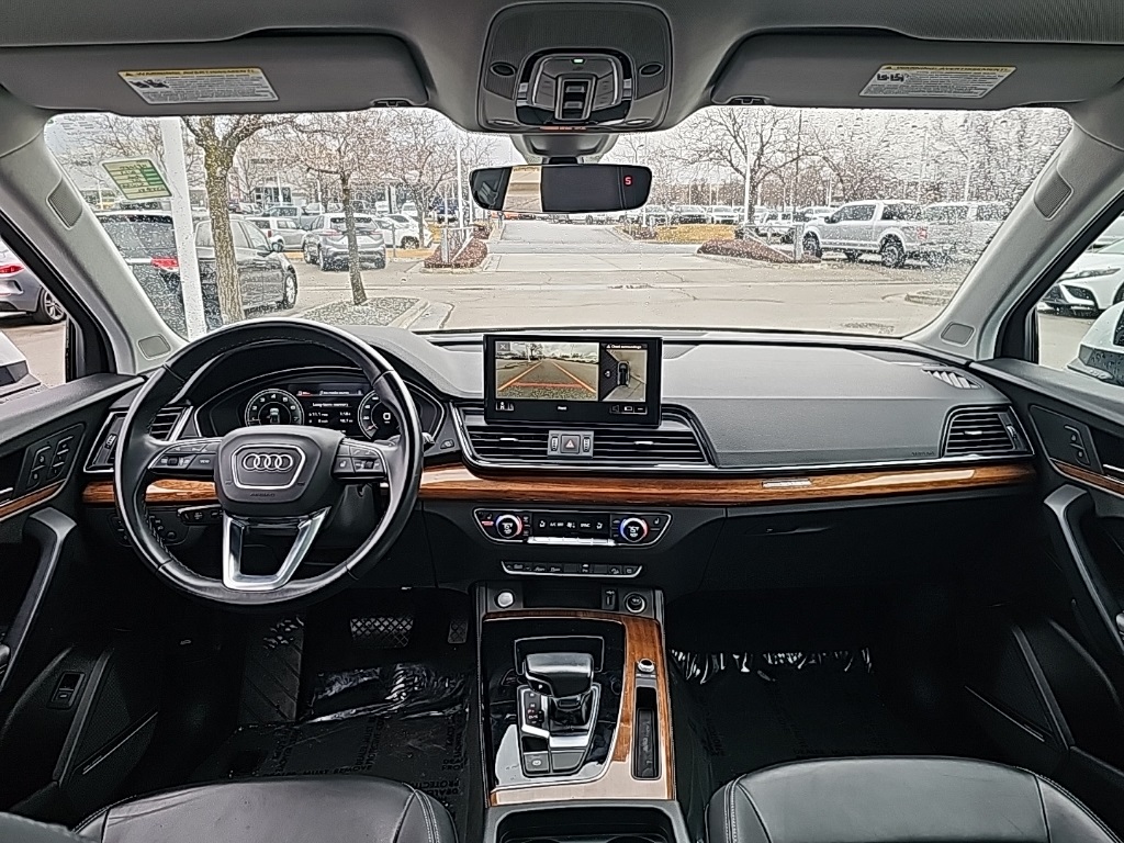 Vehicle image 21 of 36
