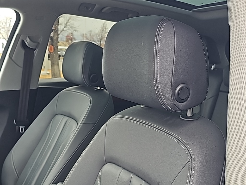 Vehicle image 12 of 36