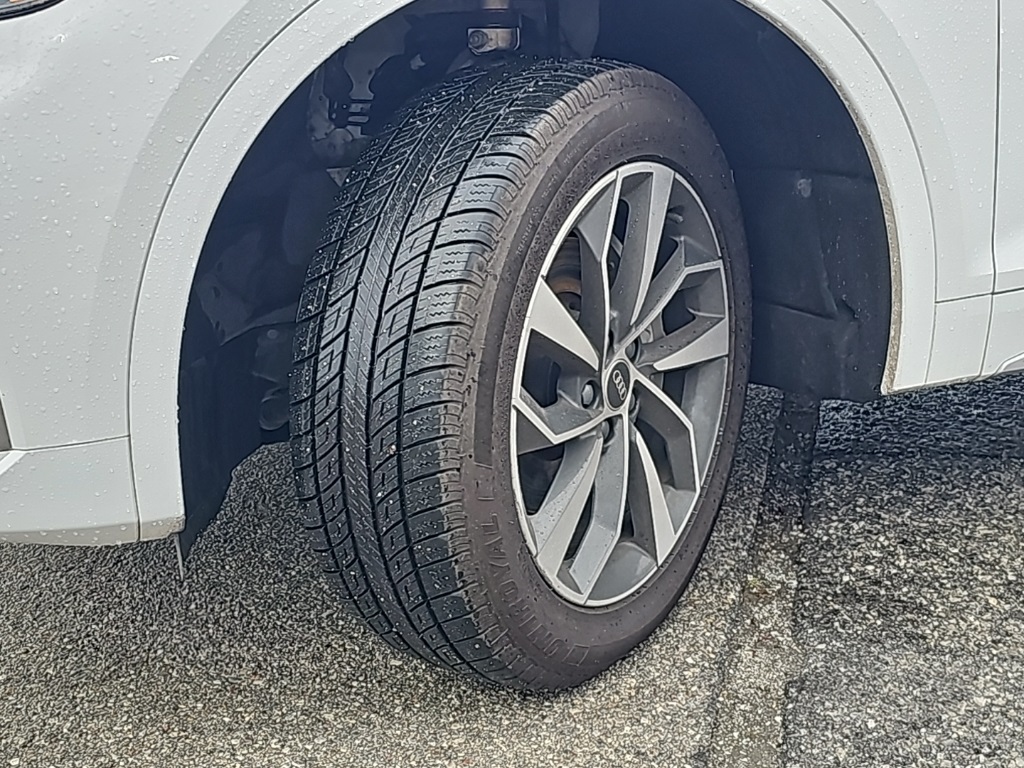 Vehicle image 33 of 36