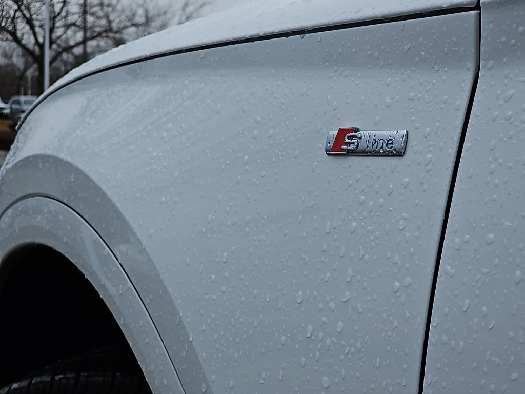 Vehicle image 34 of 36