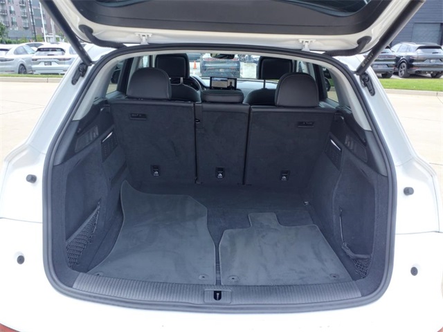 Vehicle image 31 of 32