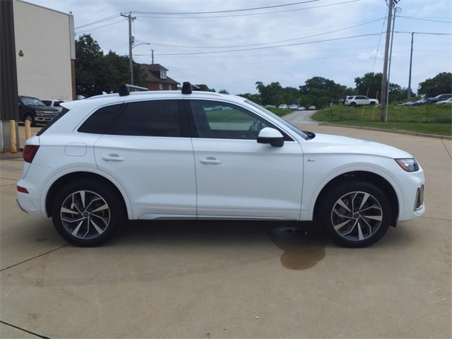 Vehicle image 4 of 32