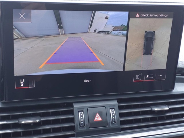 Vehicle image 14 of 32