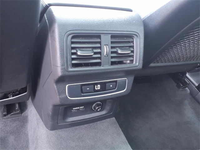 Vehicle image 29 of 32