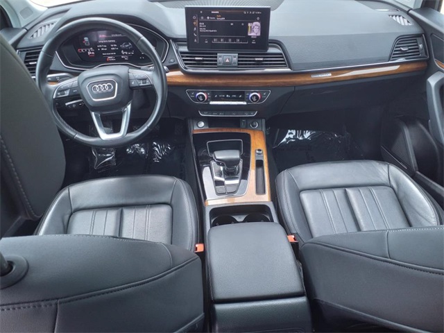 Vehicle image 11 of 32