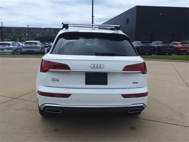 Vehicle image 6 of 32
