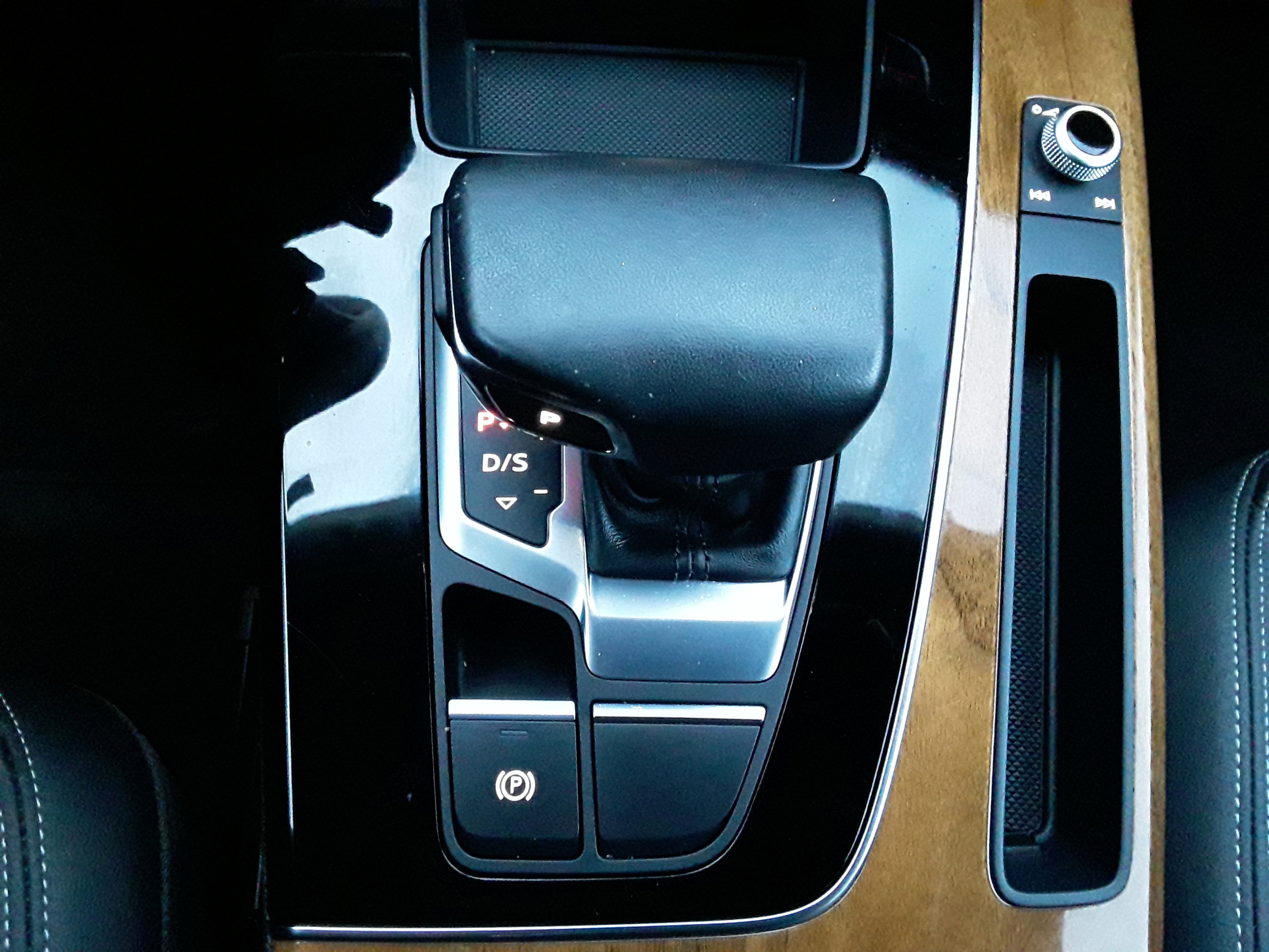 Vehicle image 17 of 20