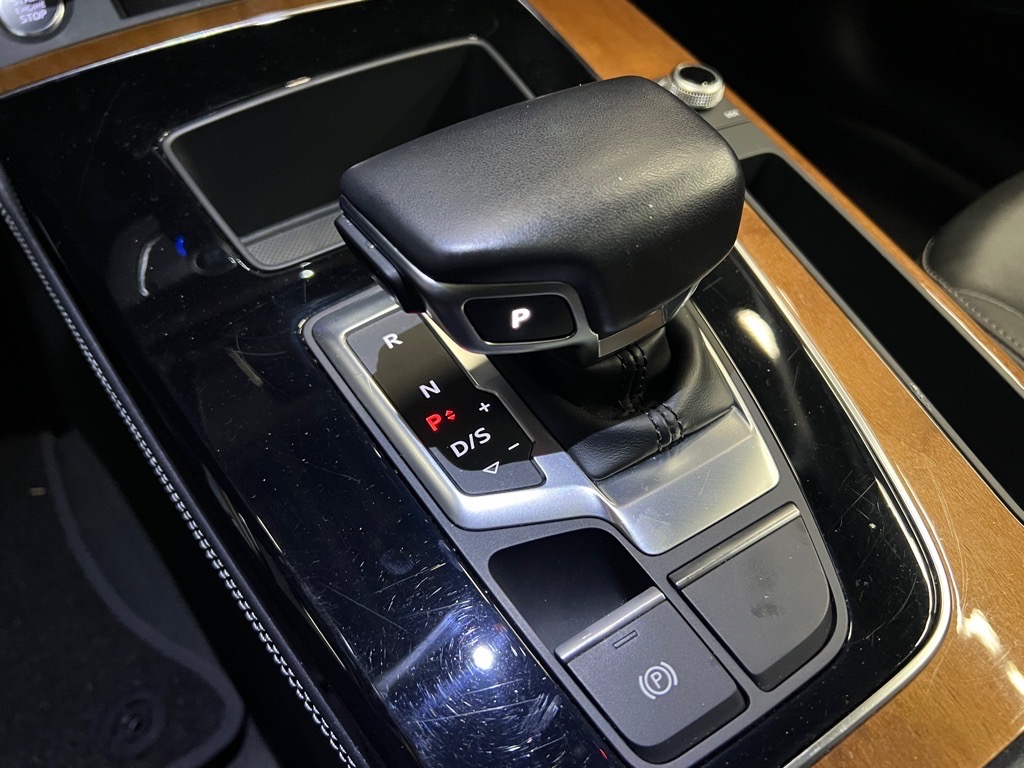 Vehicle image 15 of 25