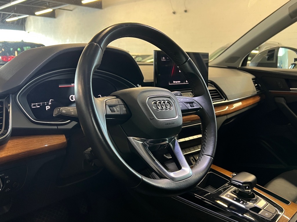 Vehicle image 7 of 25