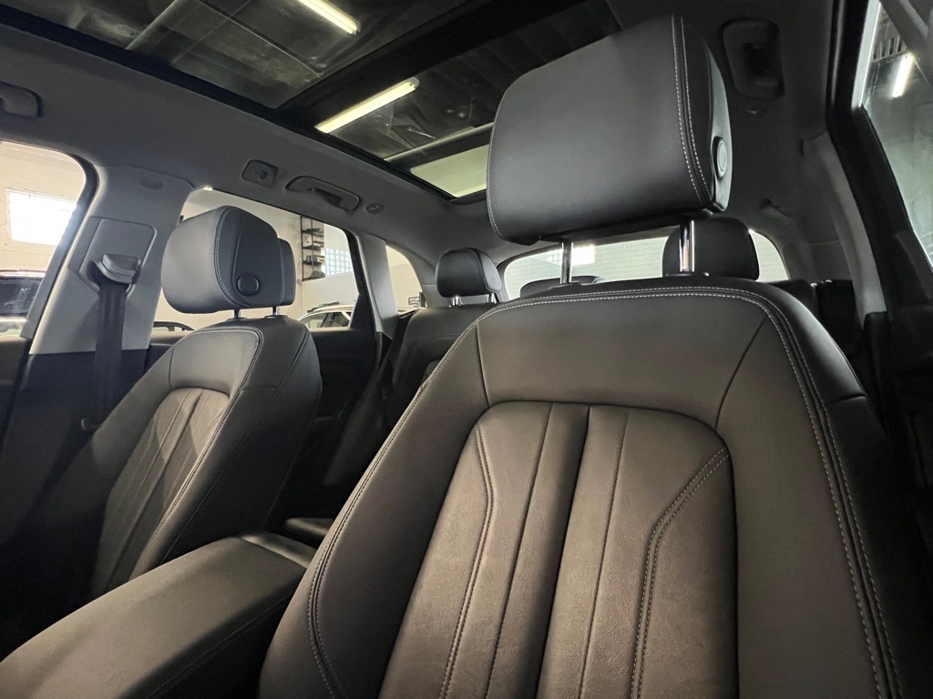 Vehicle image 16 of 25