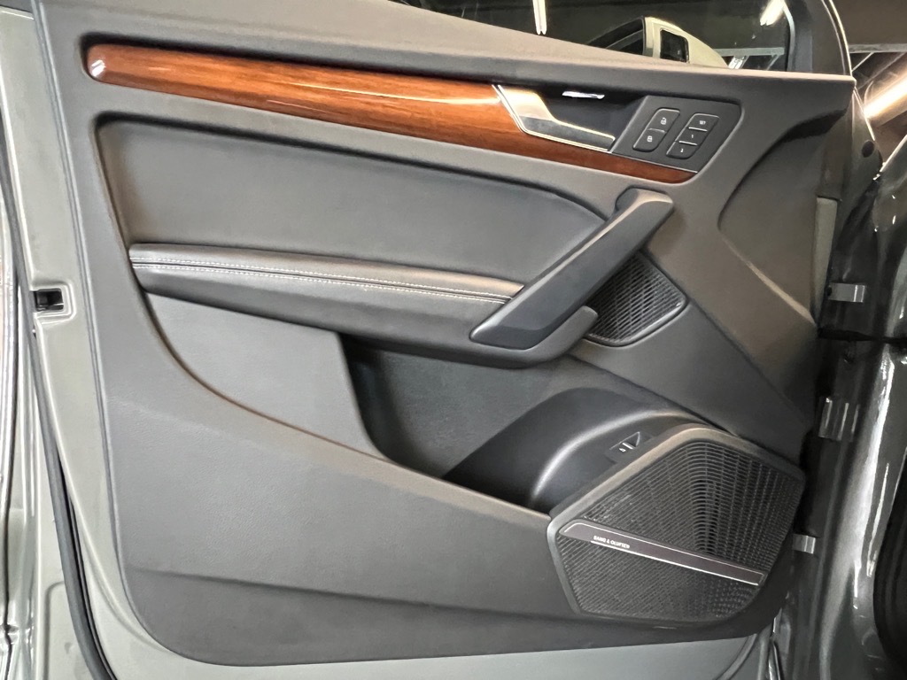 Vehicle image 5 of 25