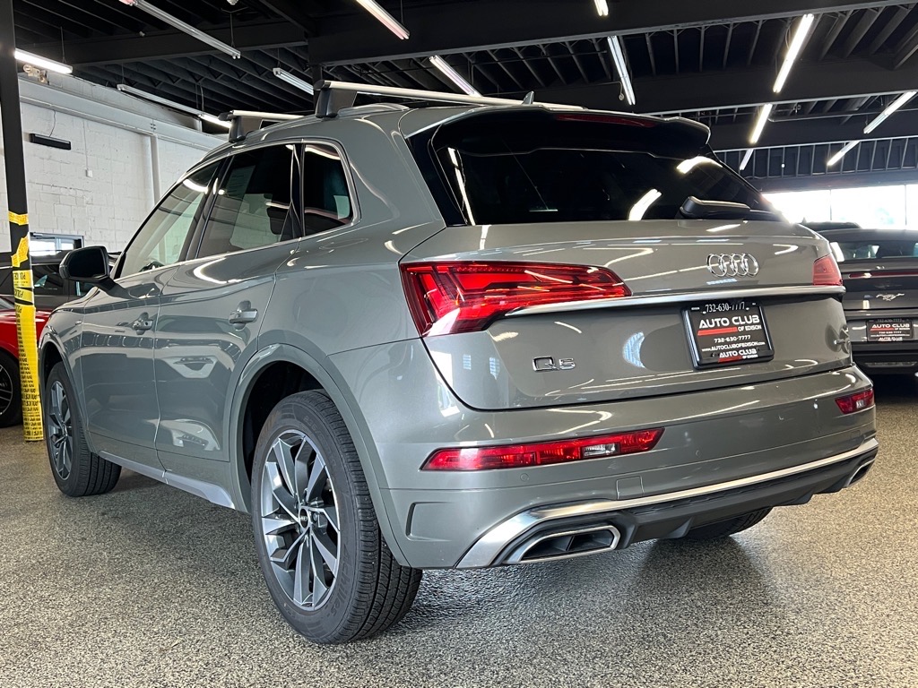 Vehicle image 4 of 25