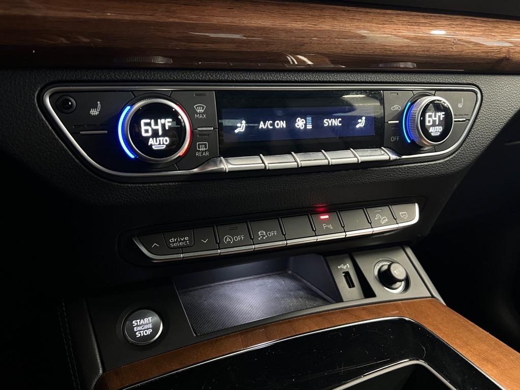 Vehicle image 14 of 25